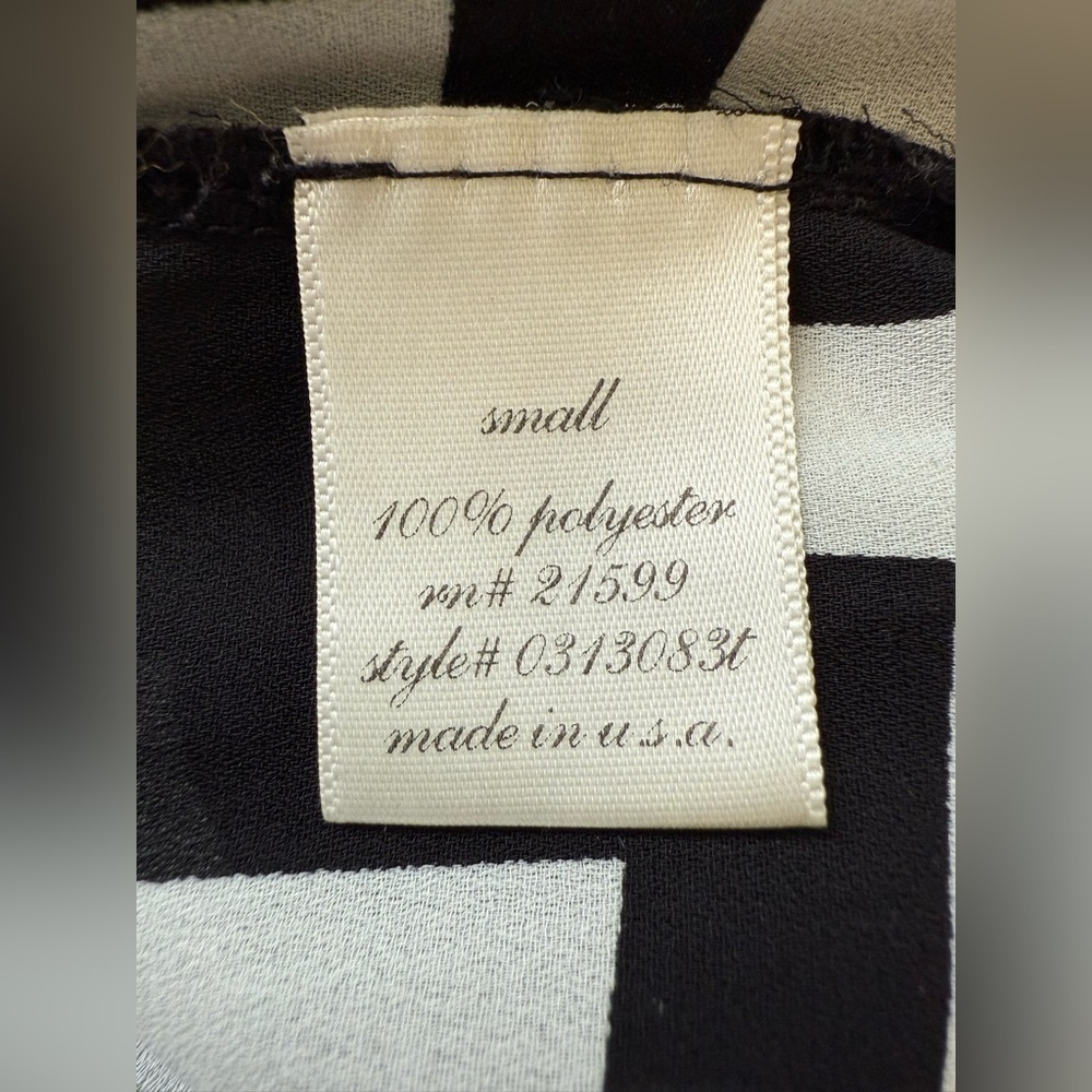 Francesca’s Chevron Print High-Low Blouse – Black & White – Small - Picture 5 of 6